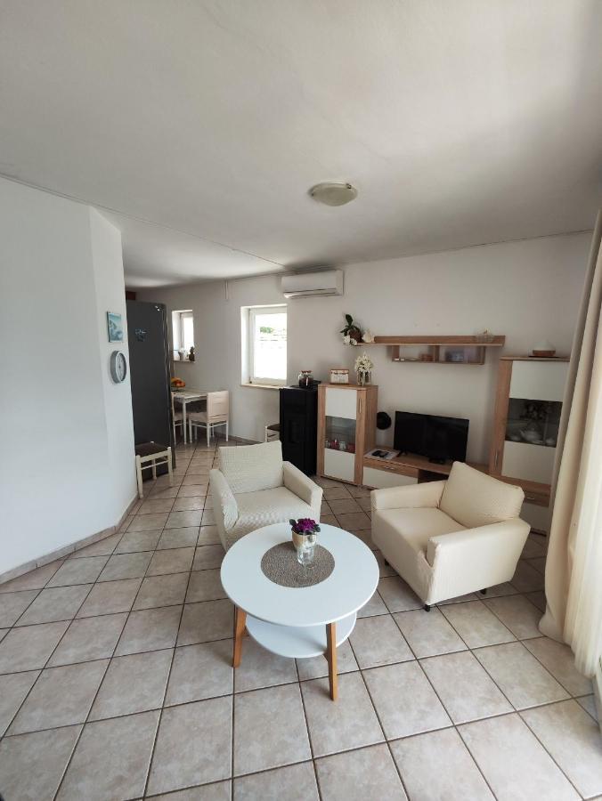 Apartments Snjezana Novi Vinodolski Εξωτερικό φωτογραφία
